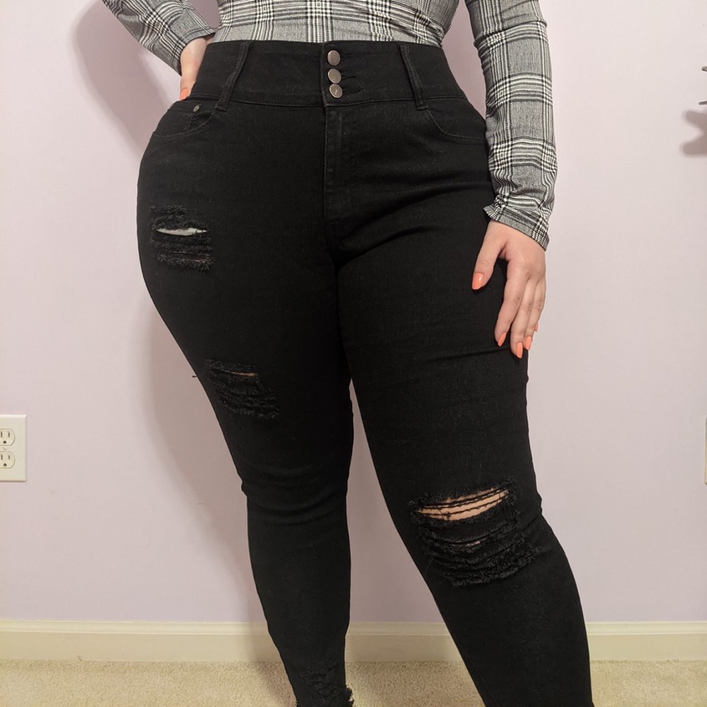 EUC Fashion Nova Curve Black Ripped Jeans